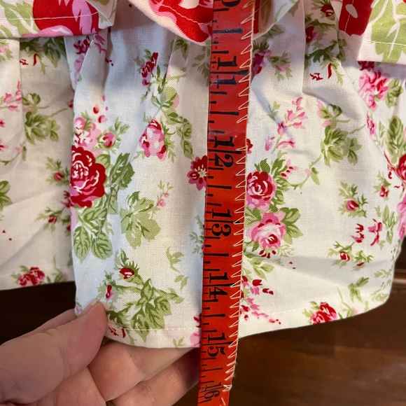 NWT Simply Whimsical Handcrafted, half Apron. Style = Valentine Truffle. - Picture 2 of 12